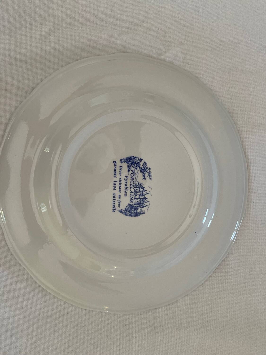 Set of 10 classic porcelain plates + 1 free – blue design