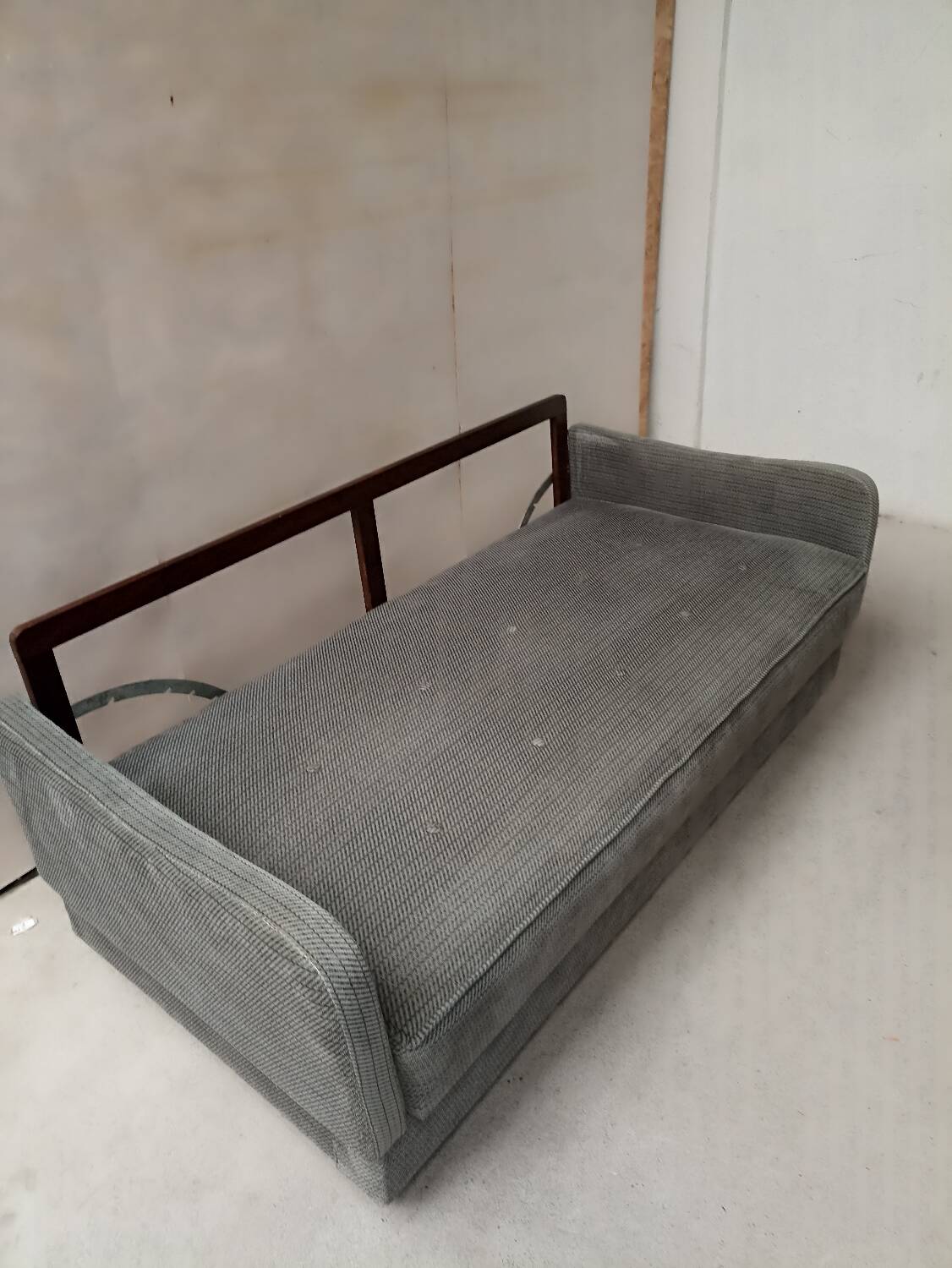 Vintage daybed sofa