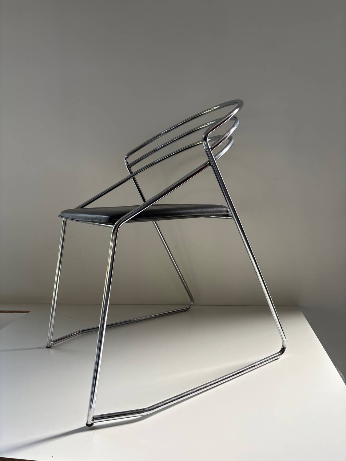6 chaises années 80 design Italien