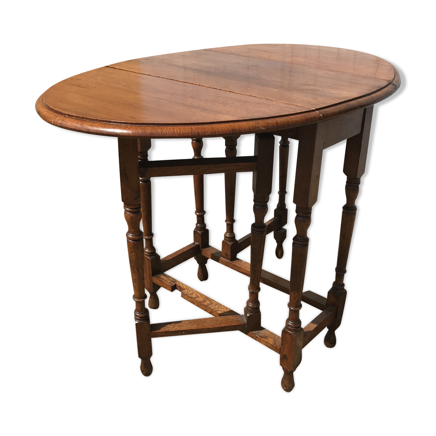 Gateleg oak table