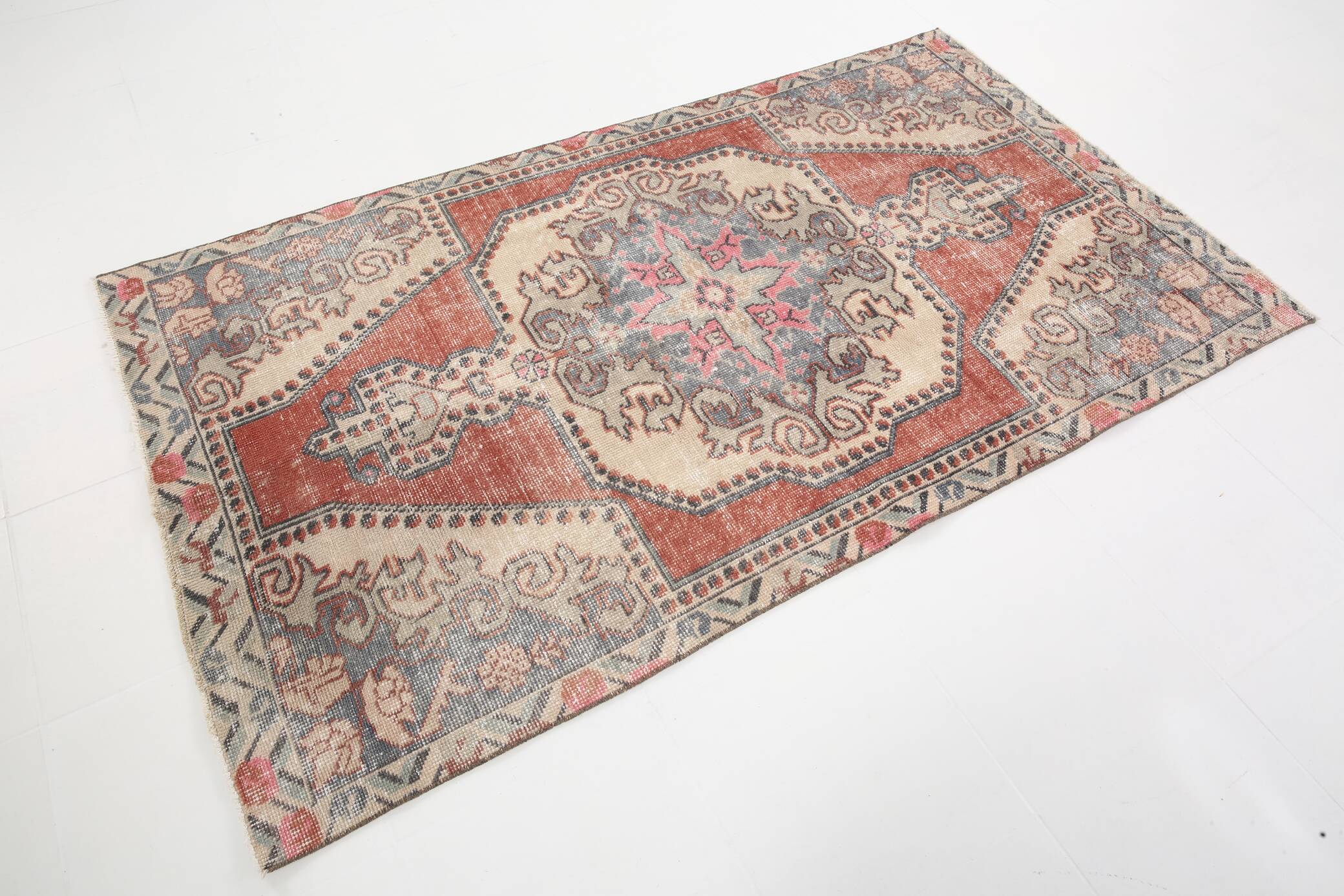 4x7 Shades Of Red Beige Oriental Vintage Rug, 126x220Cm SK 2638