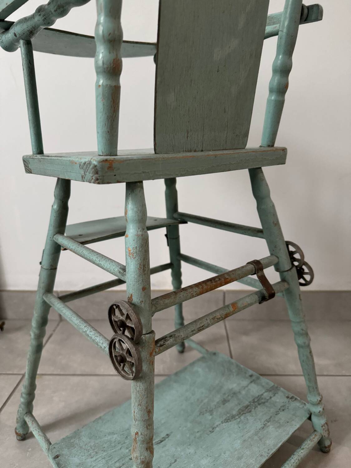 Baby high chair with system