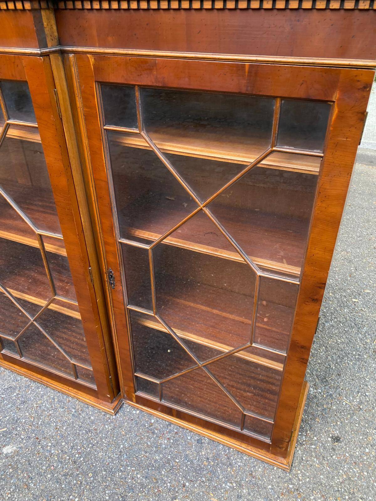 Grande Vitrine Bibliothèque de Style Anglais à Croisillons