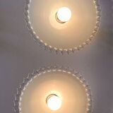 Paire d’appliques opaline dentelée et porcelaine