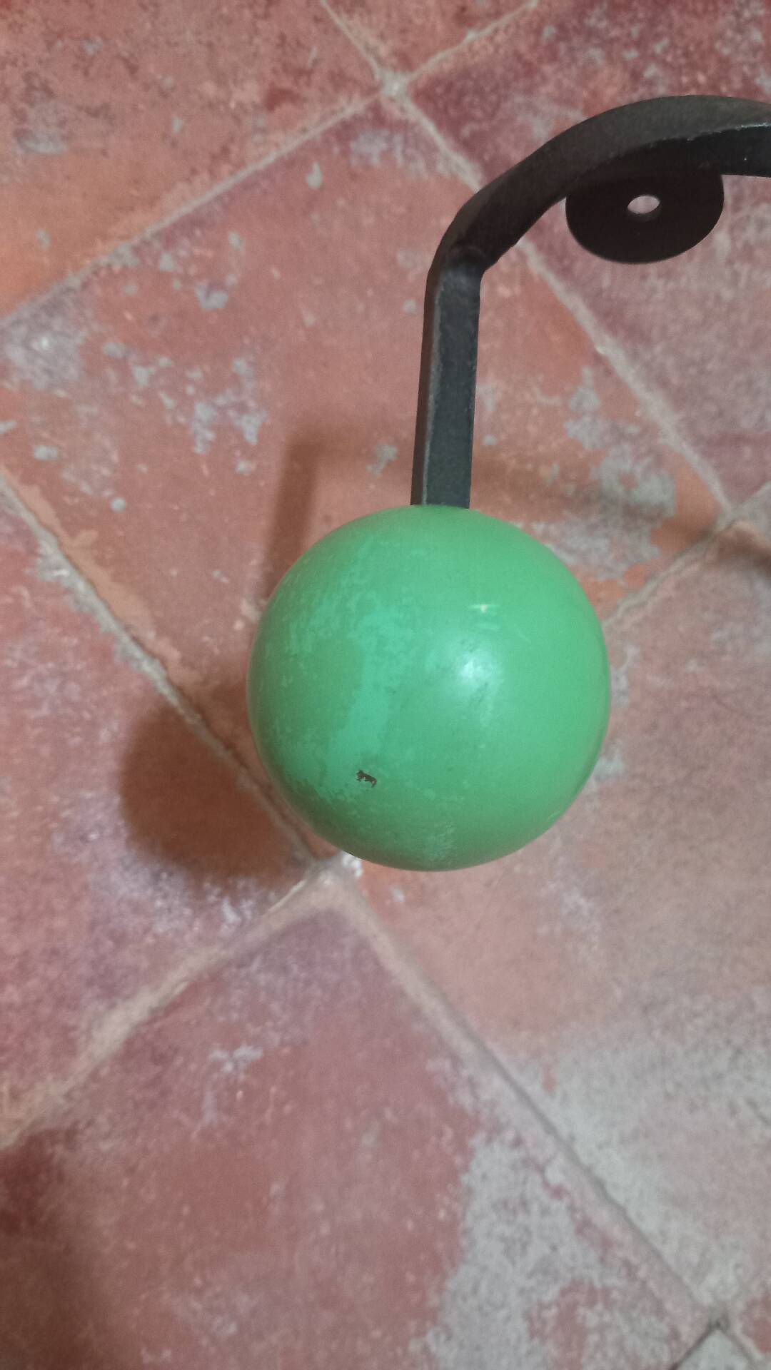 Vintage wall coat rack "Atomic" in wrought iron with multicoloured balls.