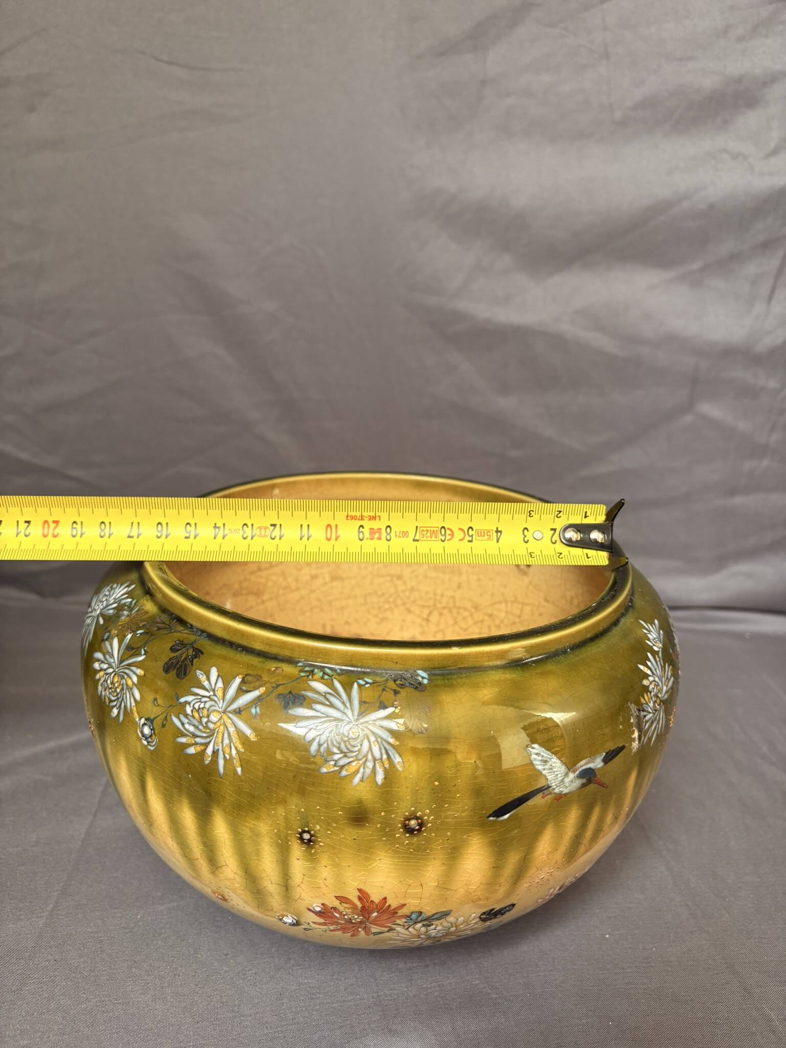 Planter, Japanese ceramic cache-pot in green, decorated with birds and flowers, Kobe Shuzan Satsuma Meiji.