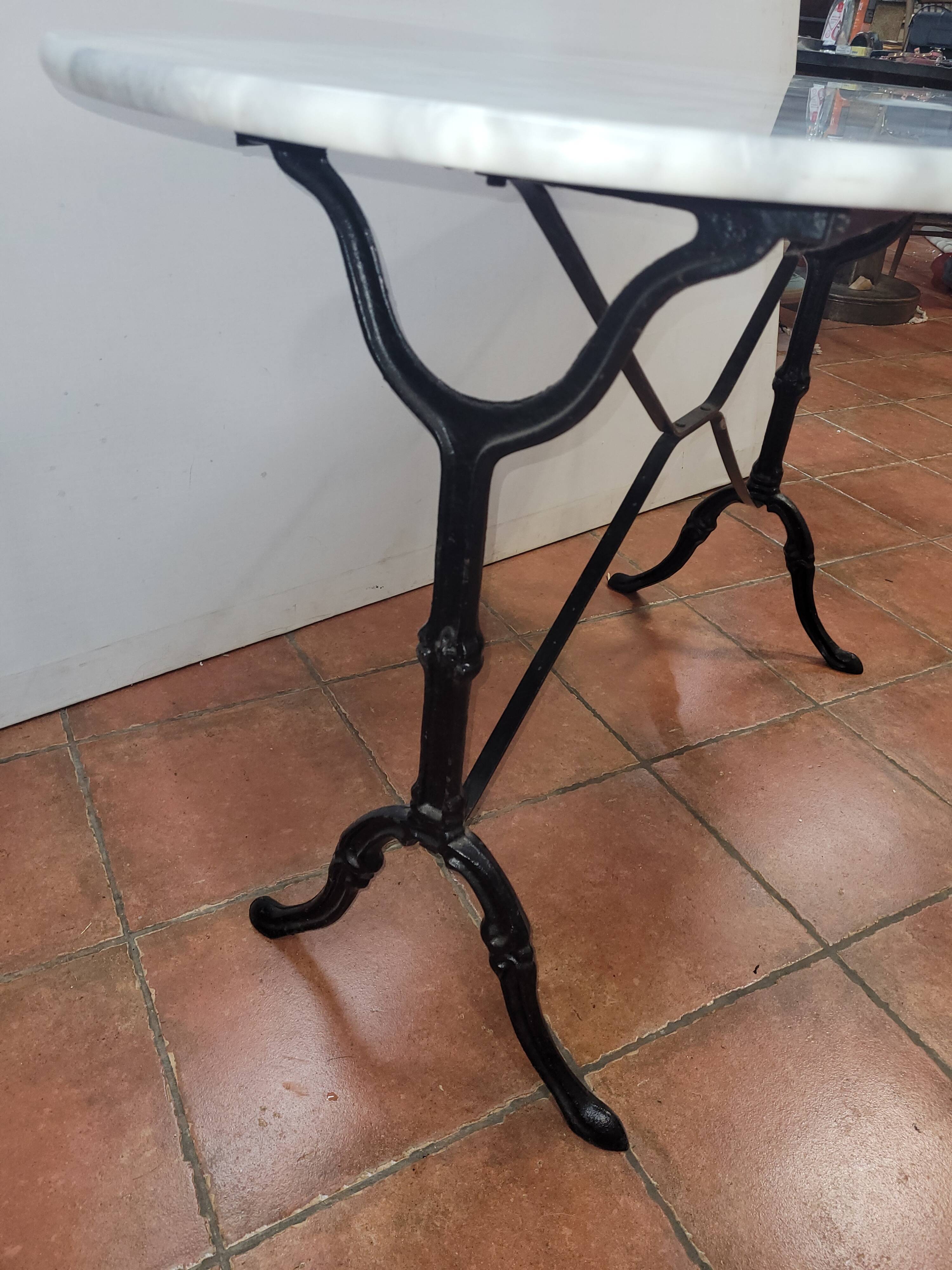 Table bistrot dessus marbre