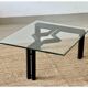 Table de salon postmoderne, structure en métal noir et en verre, années 80.