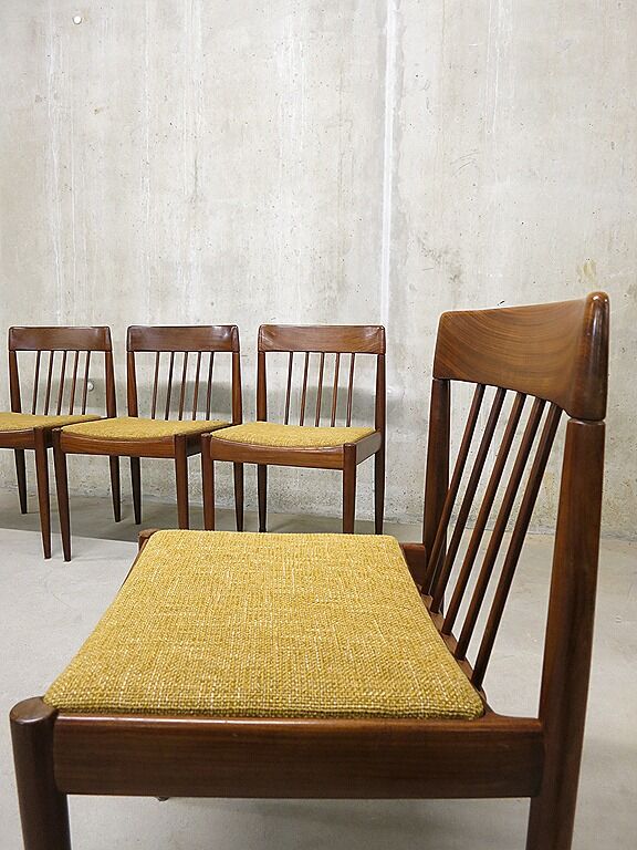 Set of 4 dining room chairs