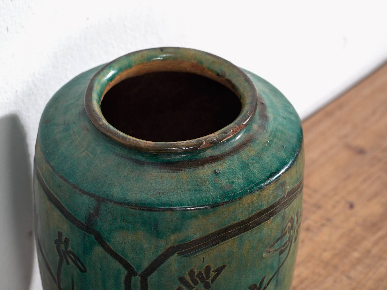 Ancient Asian vase with floral details (c.1820) #14
