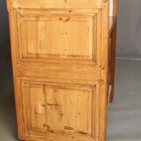 Counter bank with grape decoration