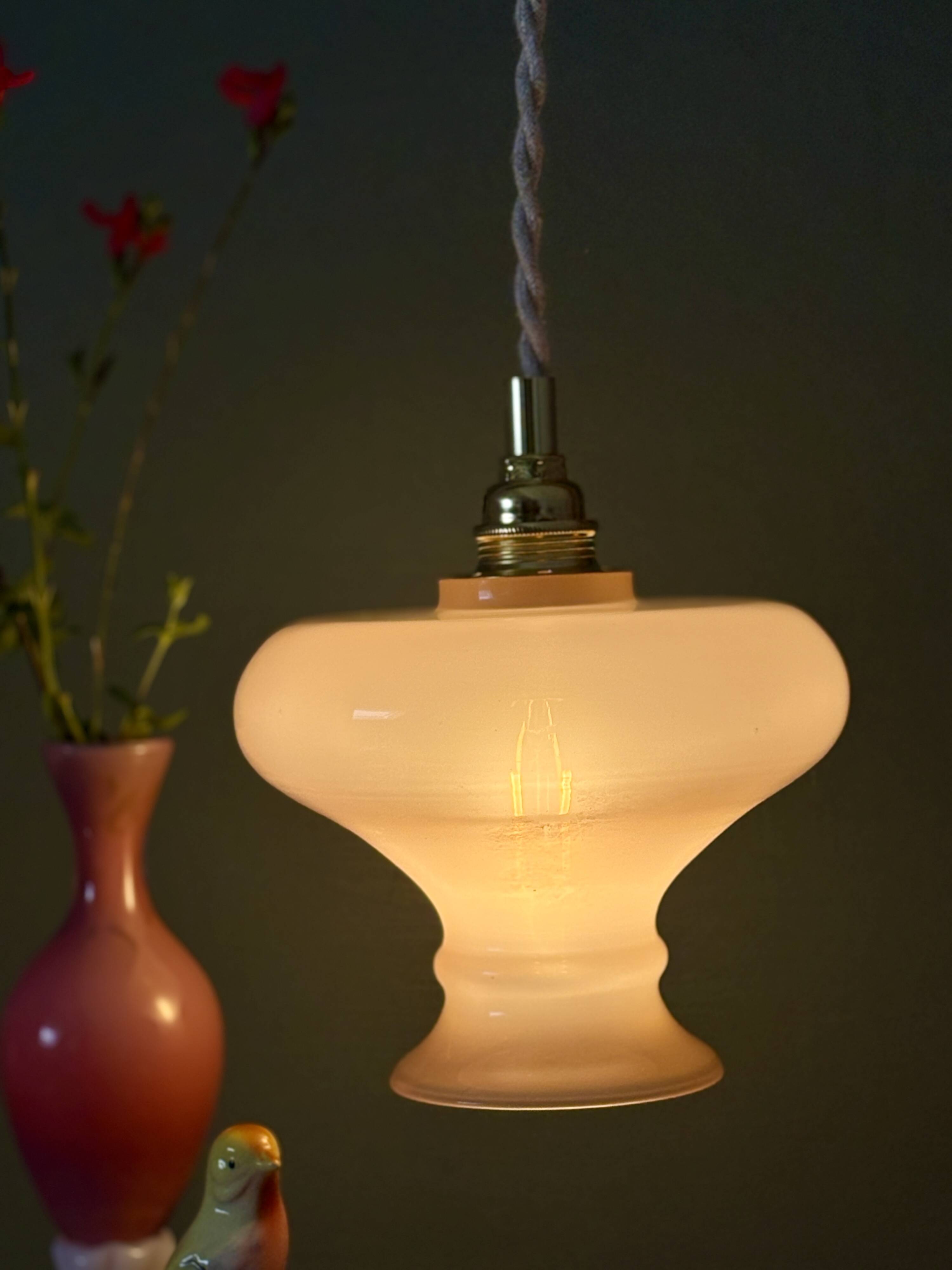 Suspension abat-jour vintage en opaline rose