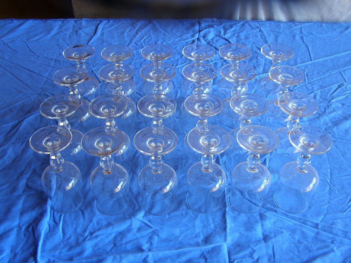 24 verres à pied "Arcoroc" modèle Normadie hauteur 14,5cm
