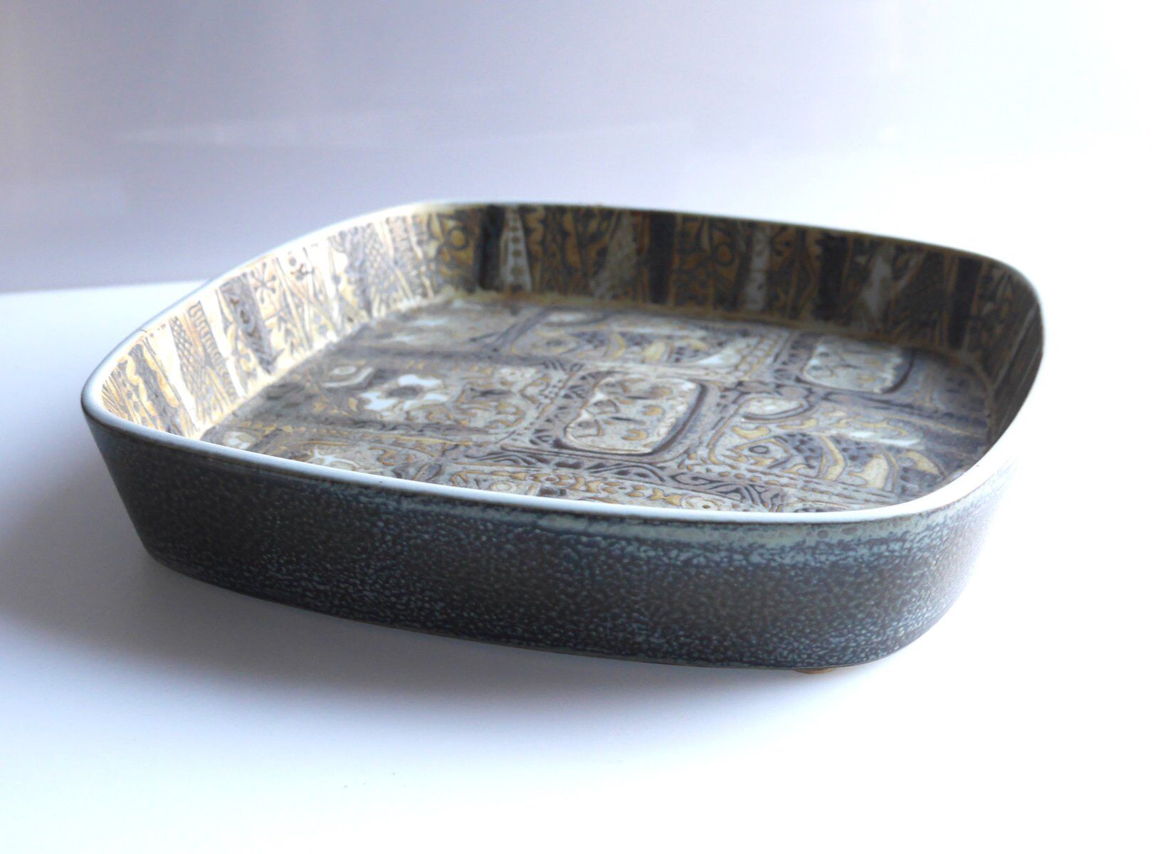 Bol ou assiette en faïence ou en céramique moderne du milieu du siècle par Nils Thorsson pour Royal Copenhagen, Danemark, années 1970.