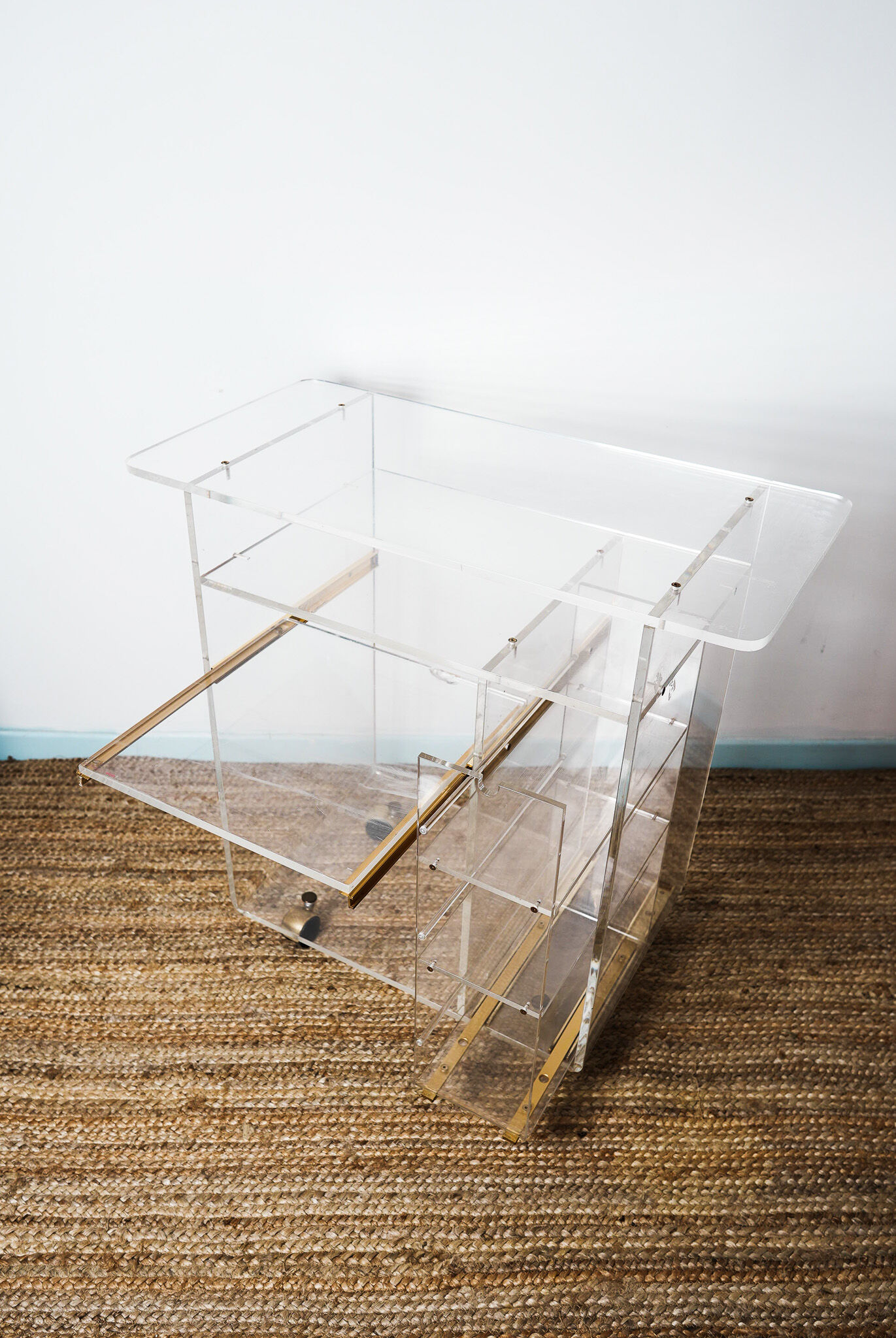 Plexiglas furniture of 'invisible de marais'