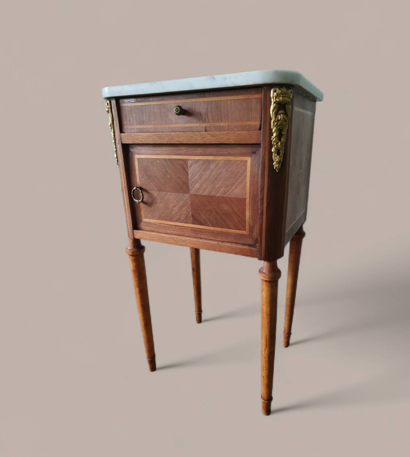 Table d’appoint Louis XVI marqueterie - Marbre et décors bronze doré