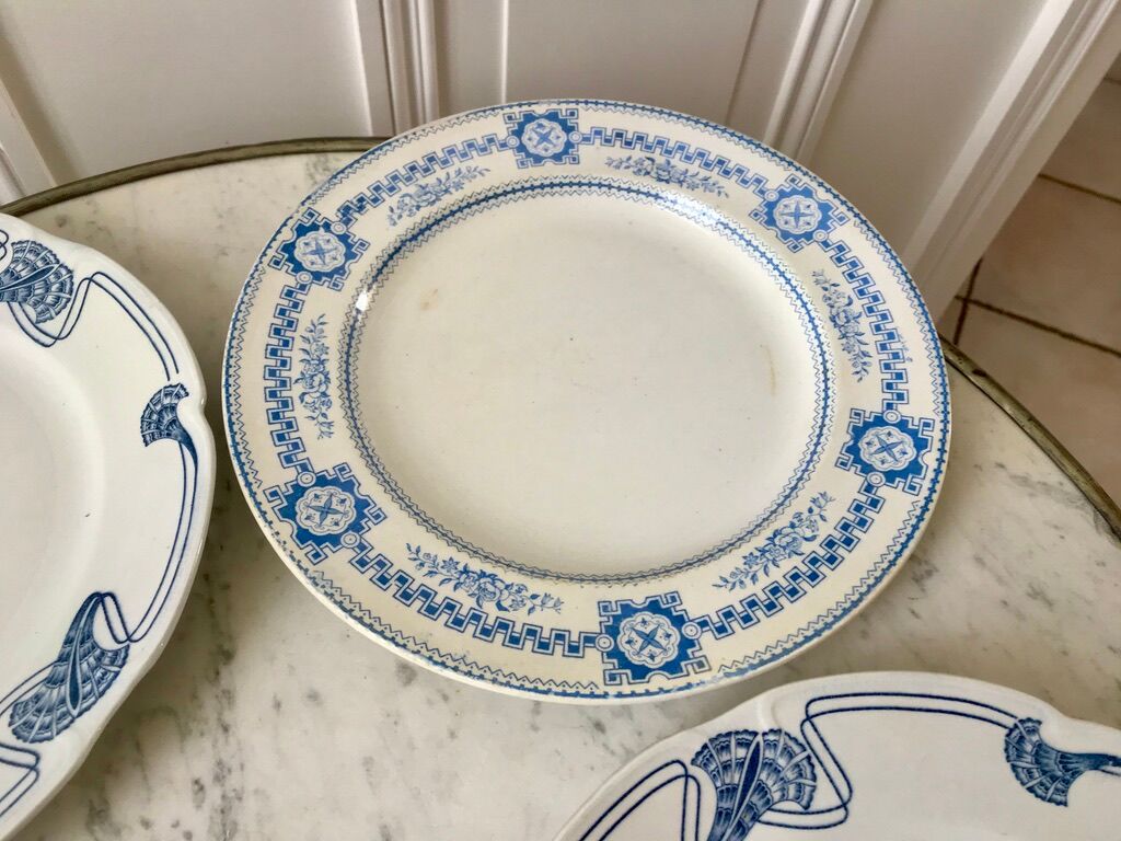 Lot of 4 mismatched flat plates terre de fer "alton" late nineteenth