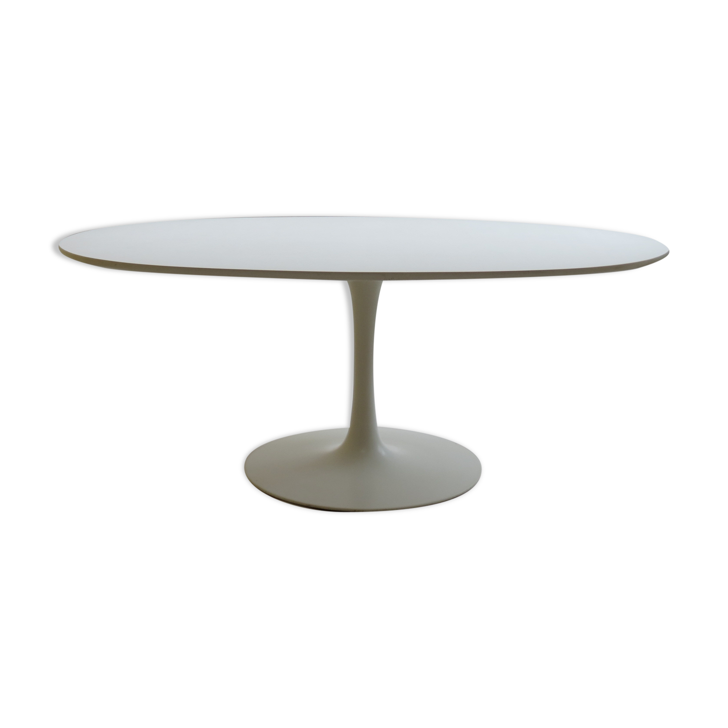 Oval white tulip dining table by Maurice Burke for Arkana 1960