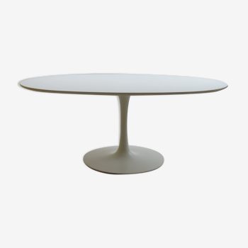 Oval white tulip dining table by Maurice Burke for Arkana 1960