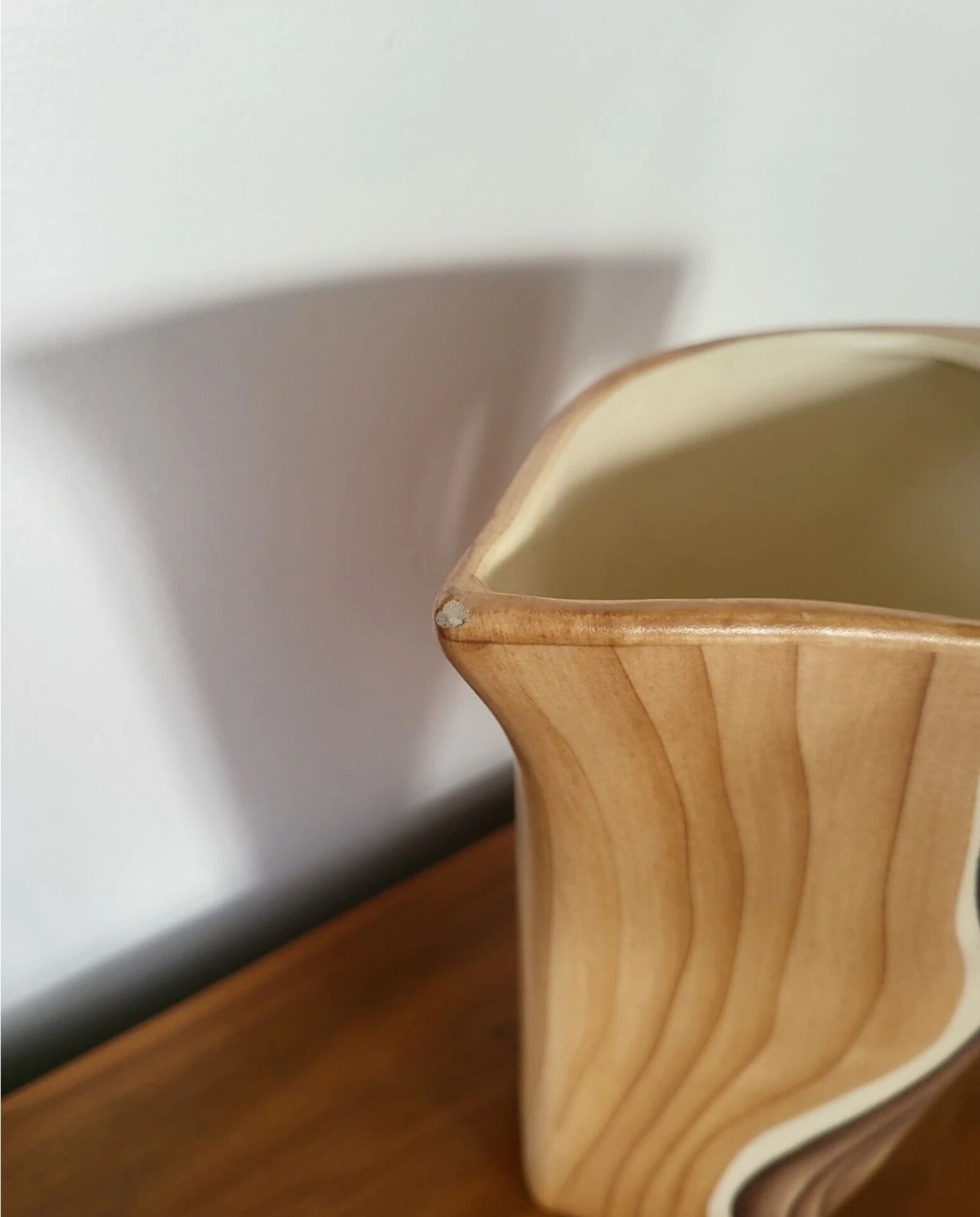 Pichet Vallauris in ceramic faux wood