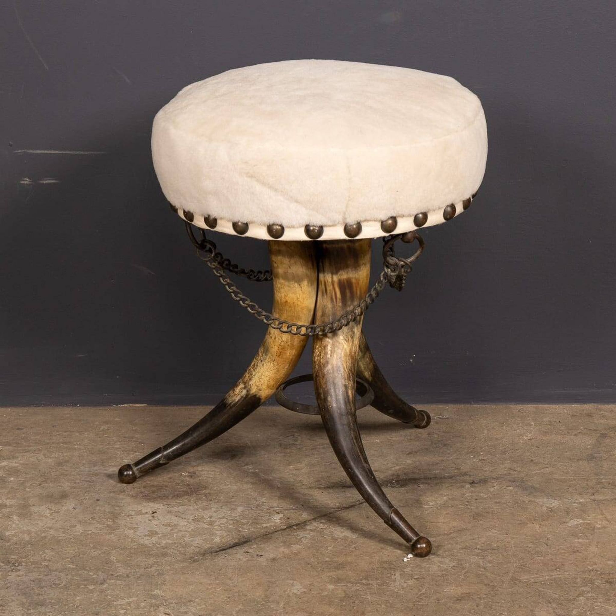 Tabouret en corne de vache victorien du 19e siècle vers 1890