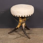 Tabouret en corne de vache victorien du 19e siècle vers 1890