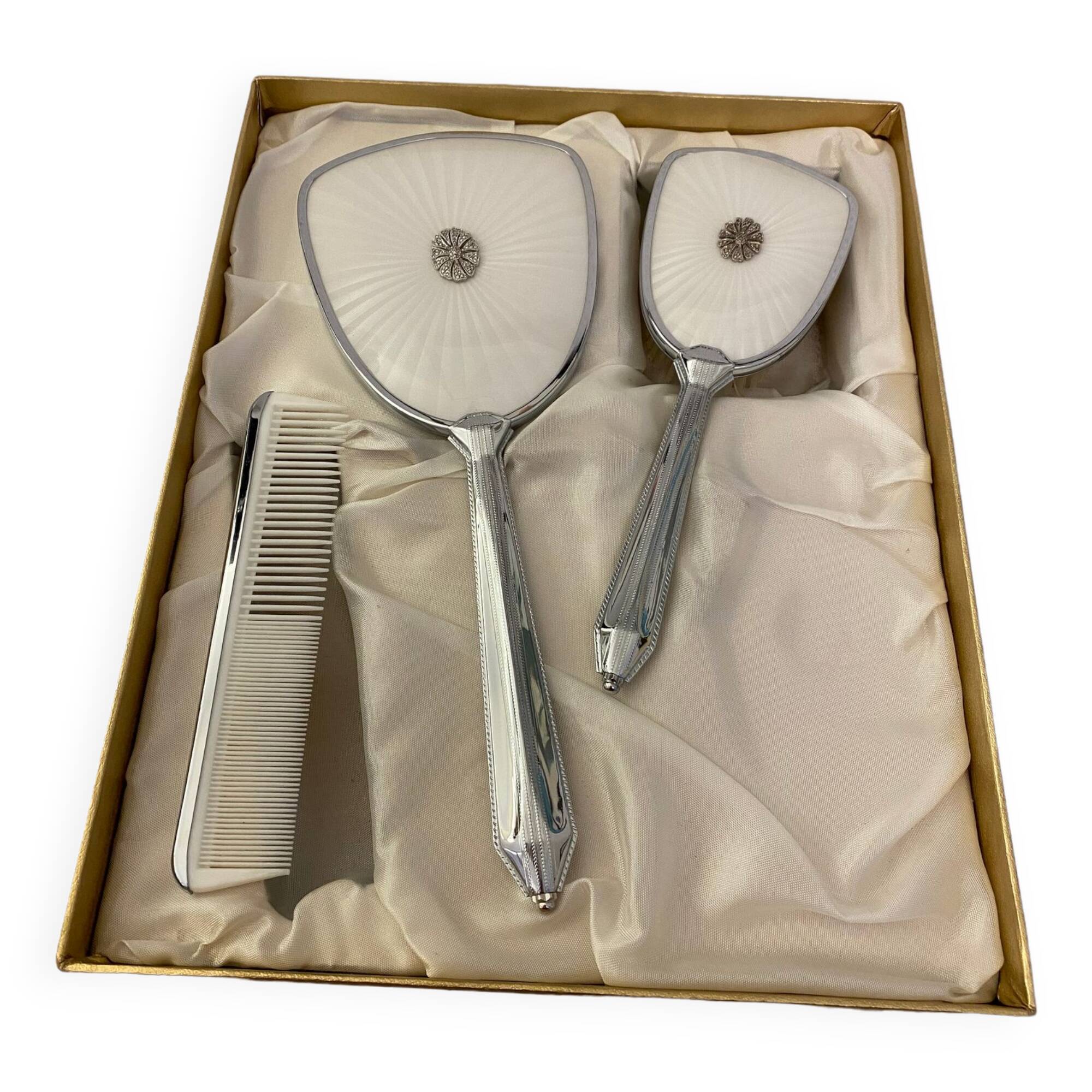 Hand to facing vanity set, hairbrush and comb 50s/60s