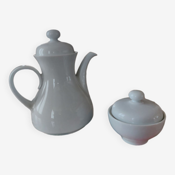 Teapot and sweetener
