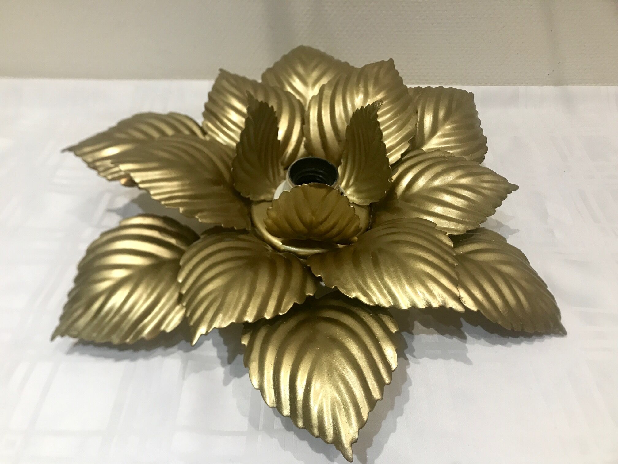Wall lamp or ceiling lamp golden flower