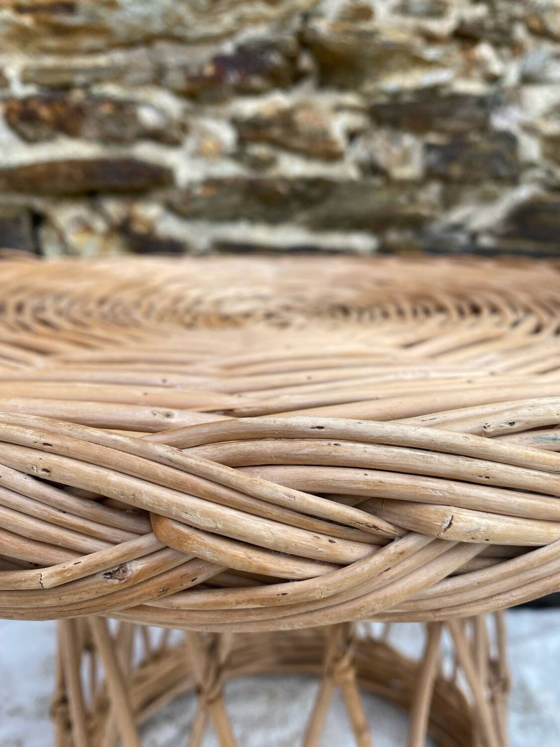 Table de chevet en rotin années 60