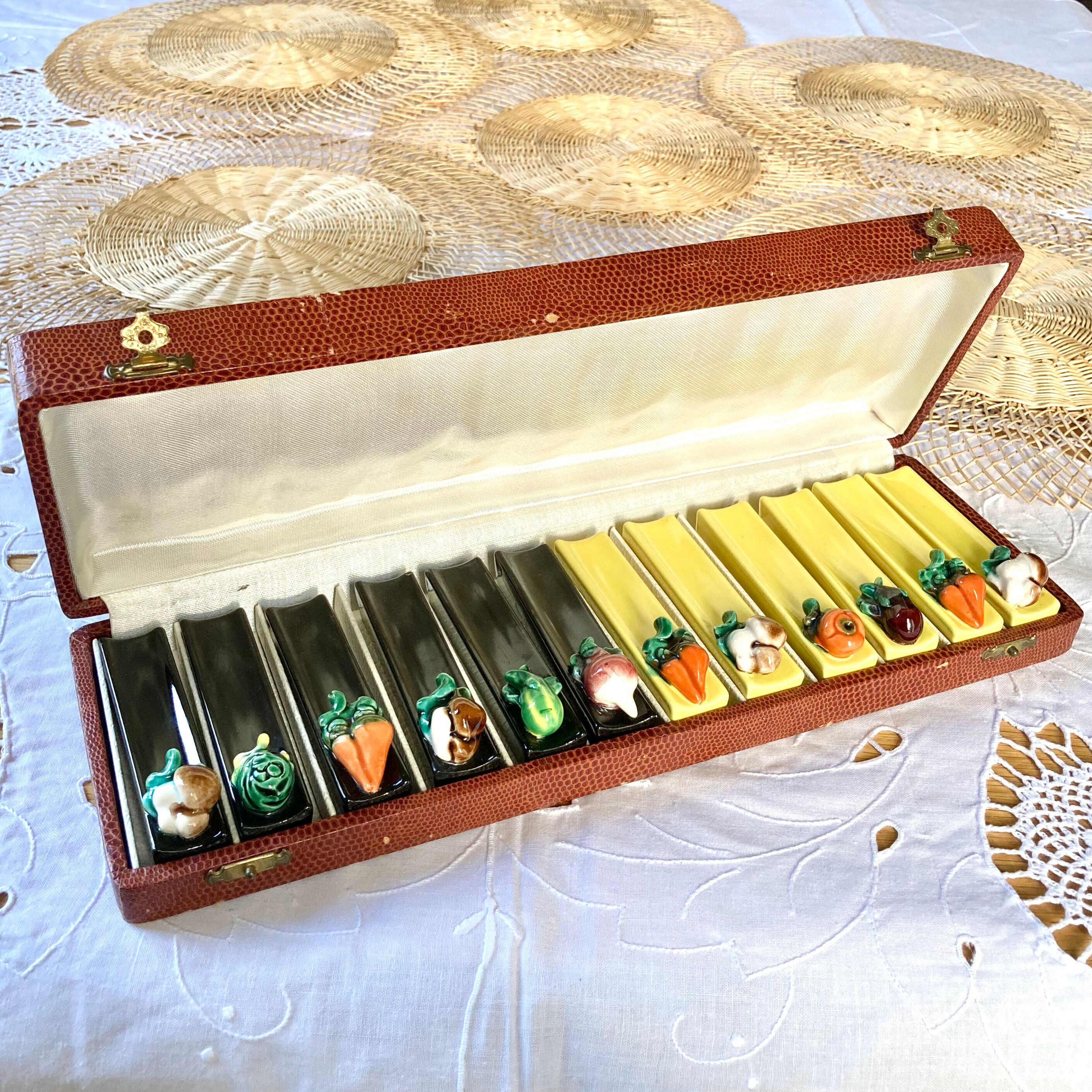 Box of 12 ceramic knife holders slip 50s