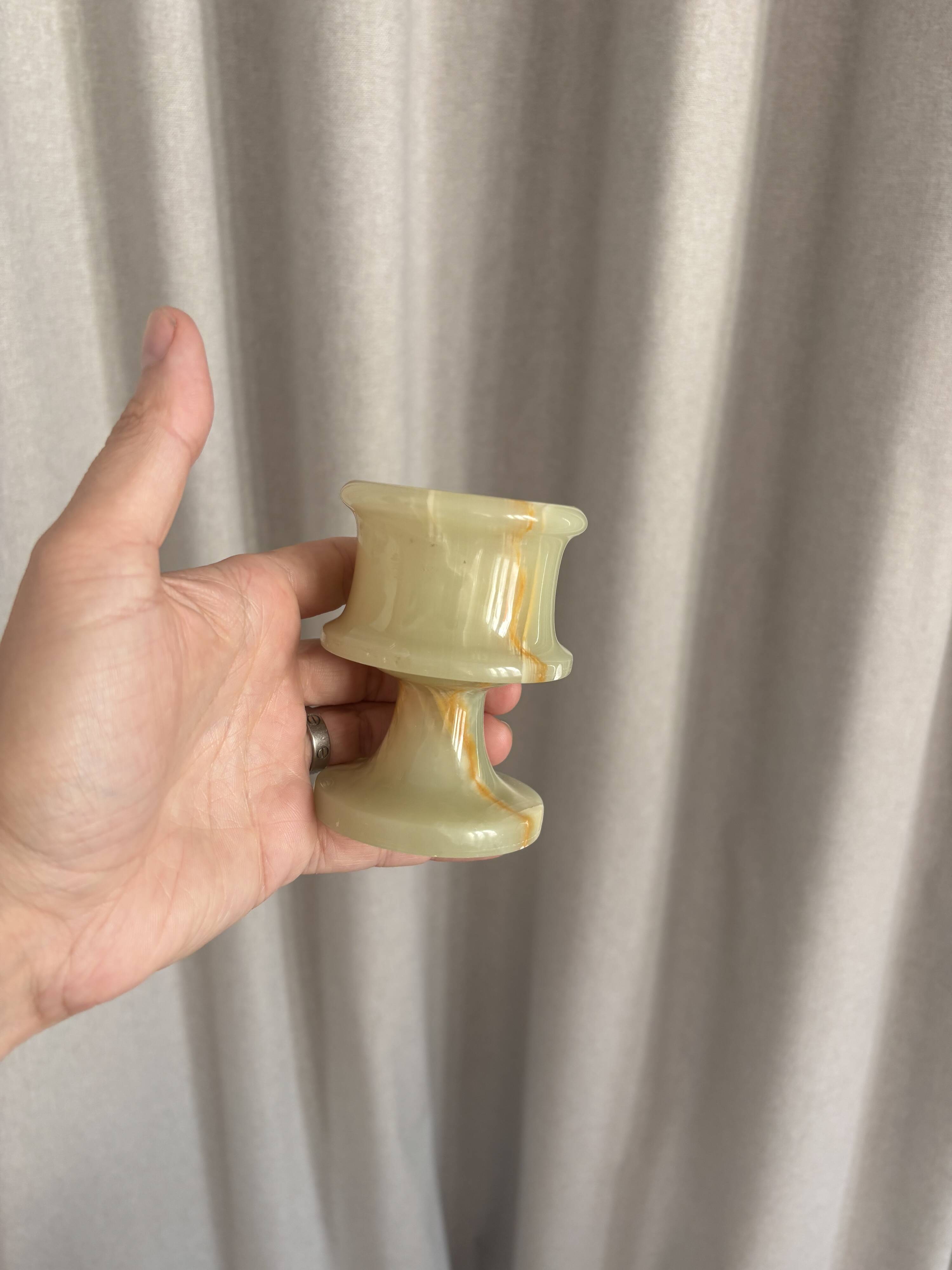 3 vases en onyx sculptées à la main