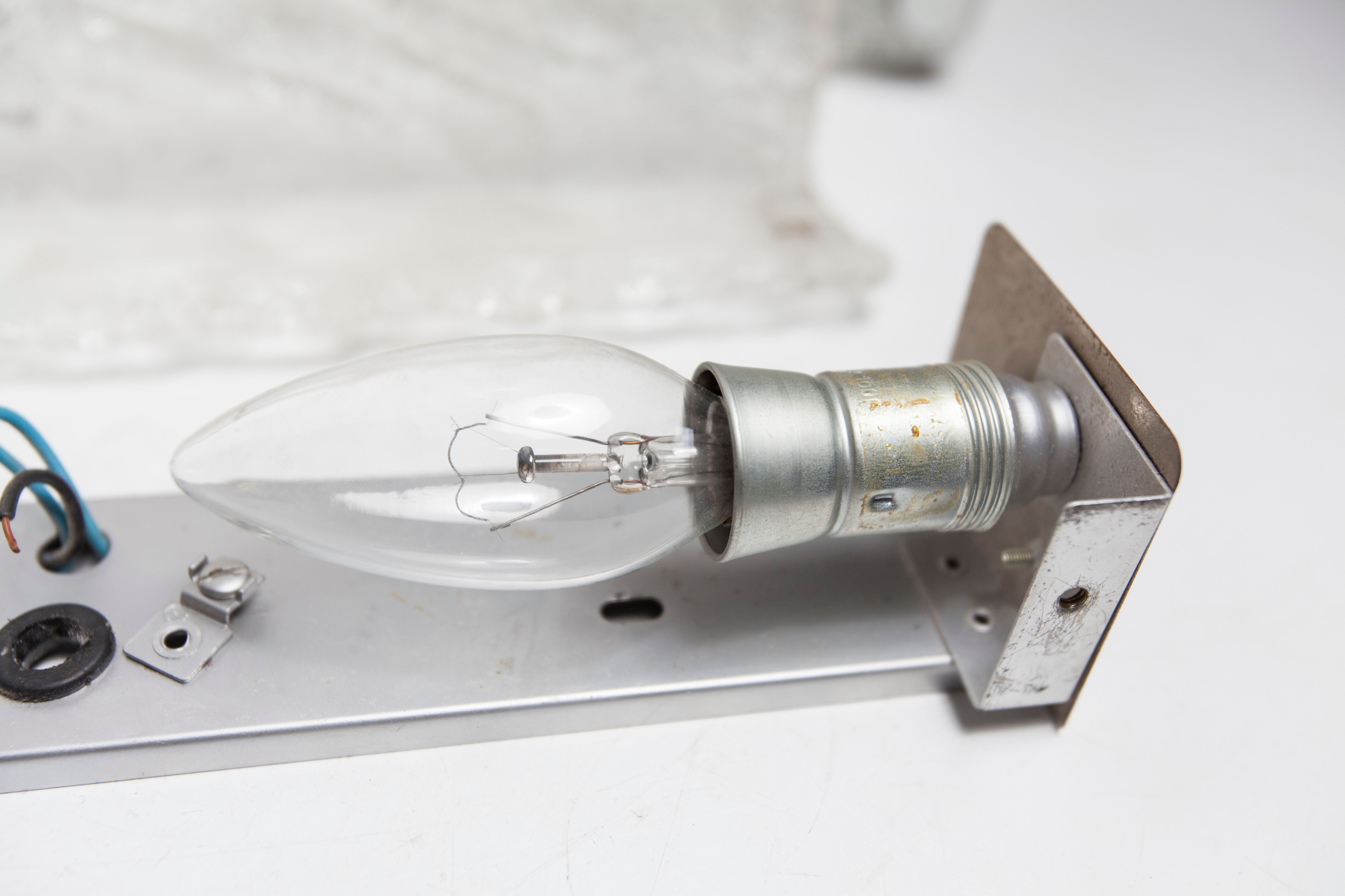 Pair of wall lights in opaque corrugated bubble glass 1970