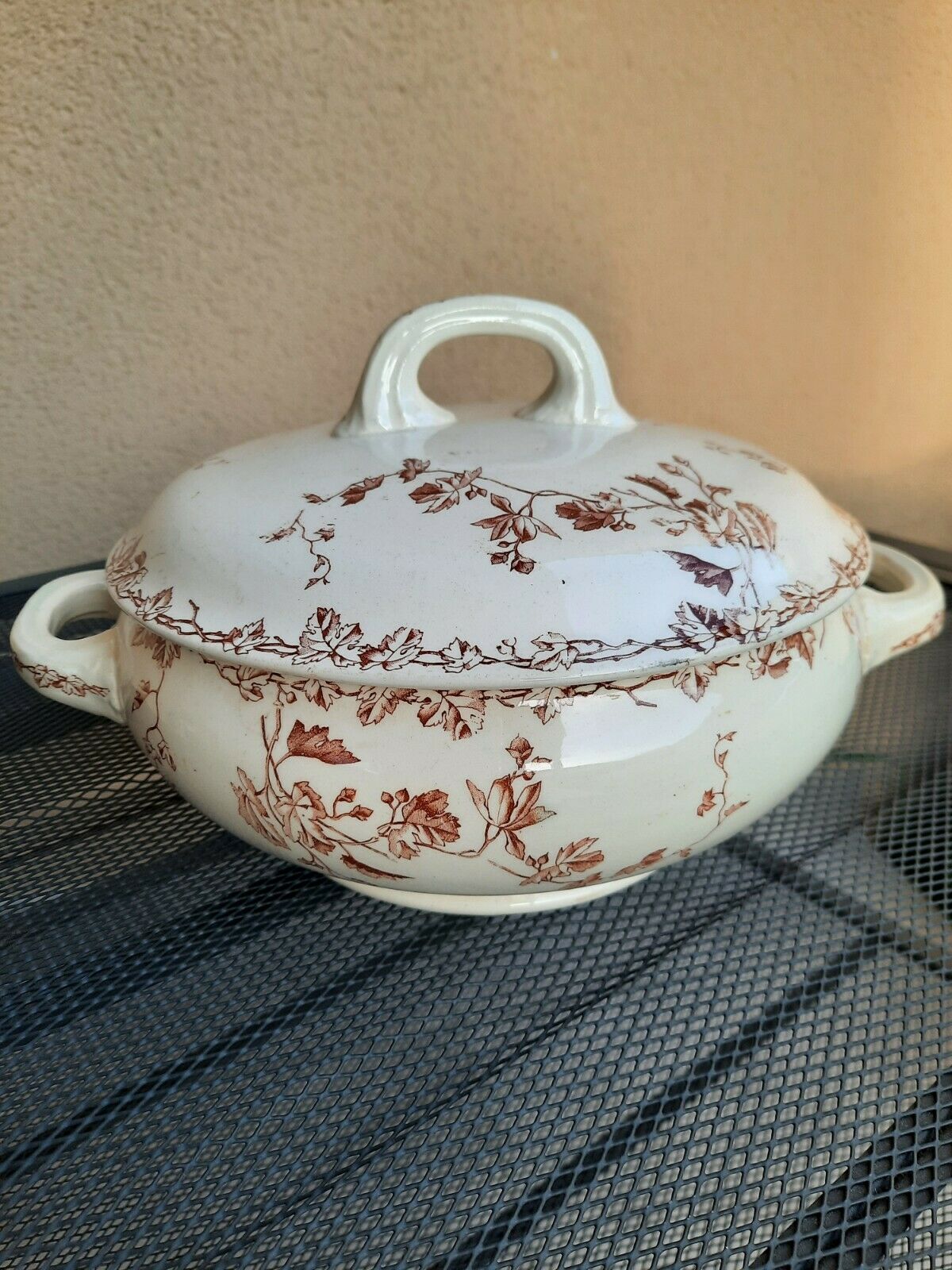 Soupière Terre de Fer model Spring