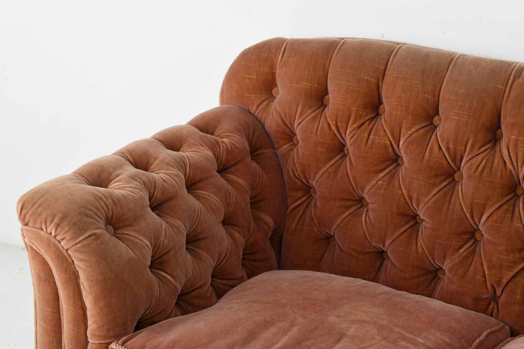 Crushed velvet button back sofa