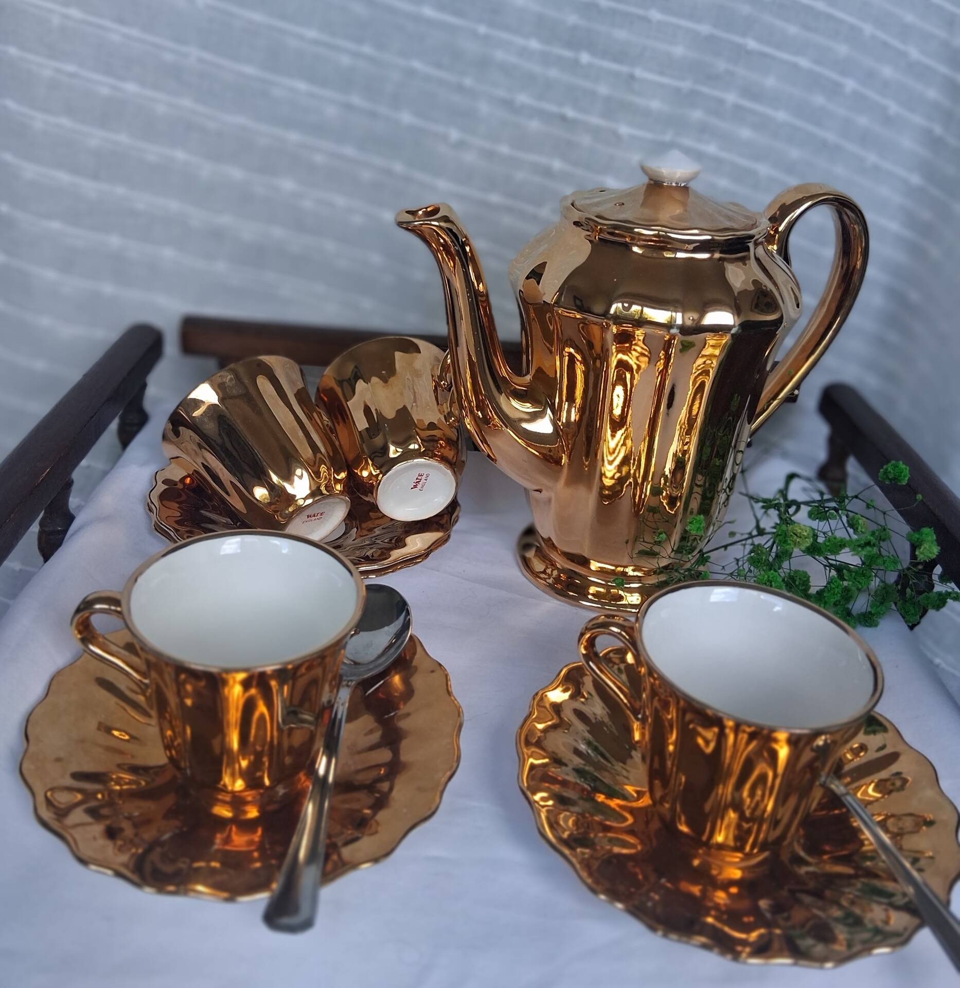 Vintage moka service in gilded porcelain for coffee, 1950s-1970s.