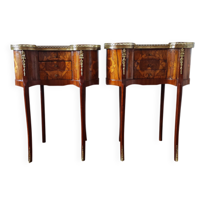 Paire de tables de chevet style Louis XV en bois marqueté