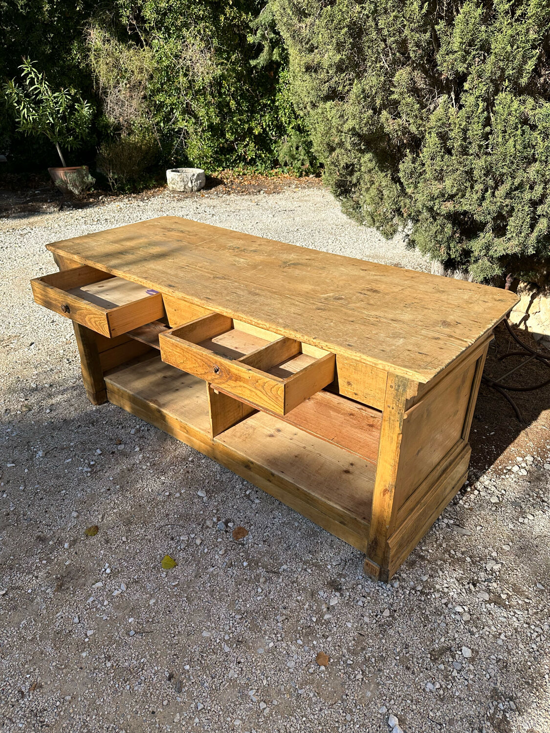 Cash counter cabinet