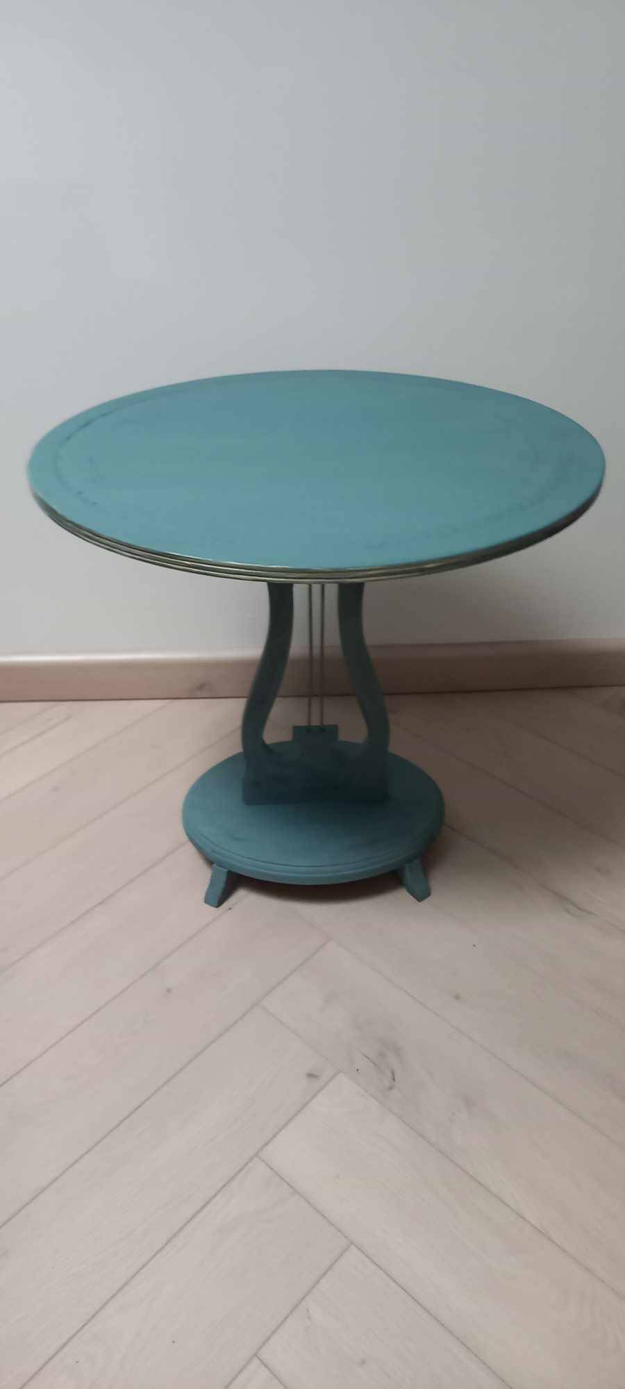 Oval pedestal table