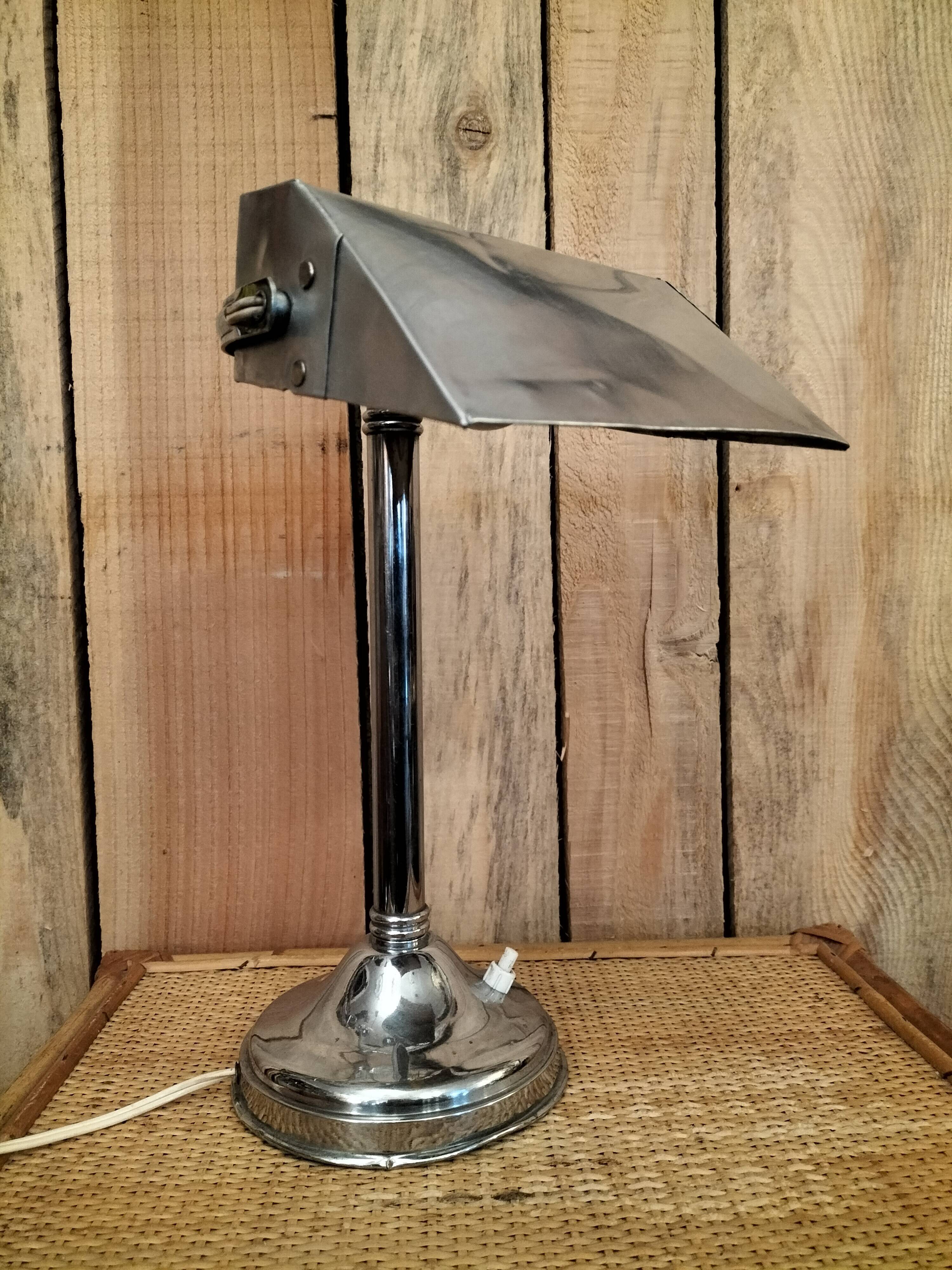 Desk lamp
