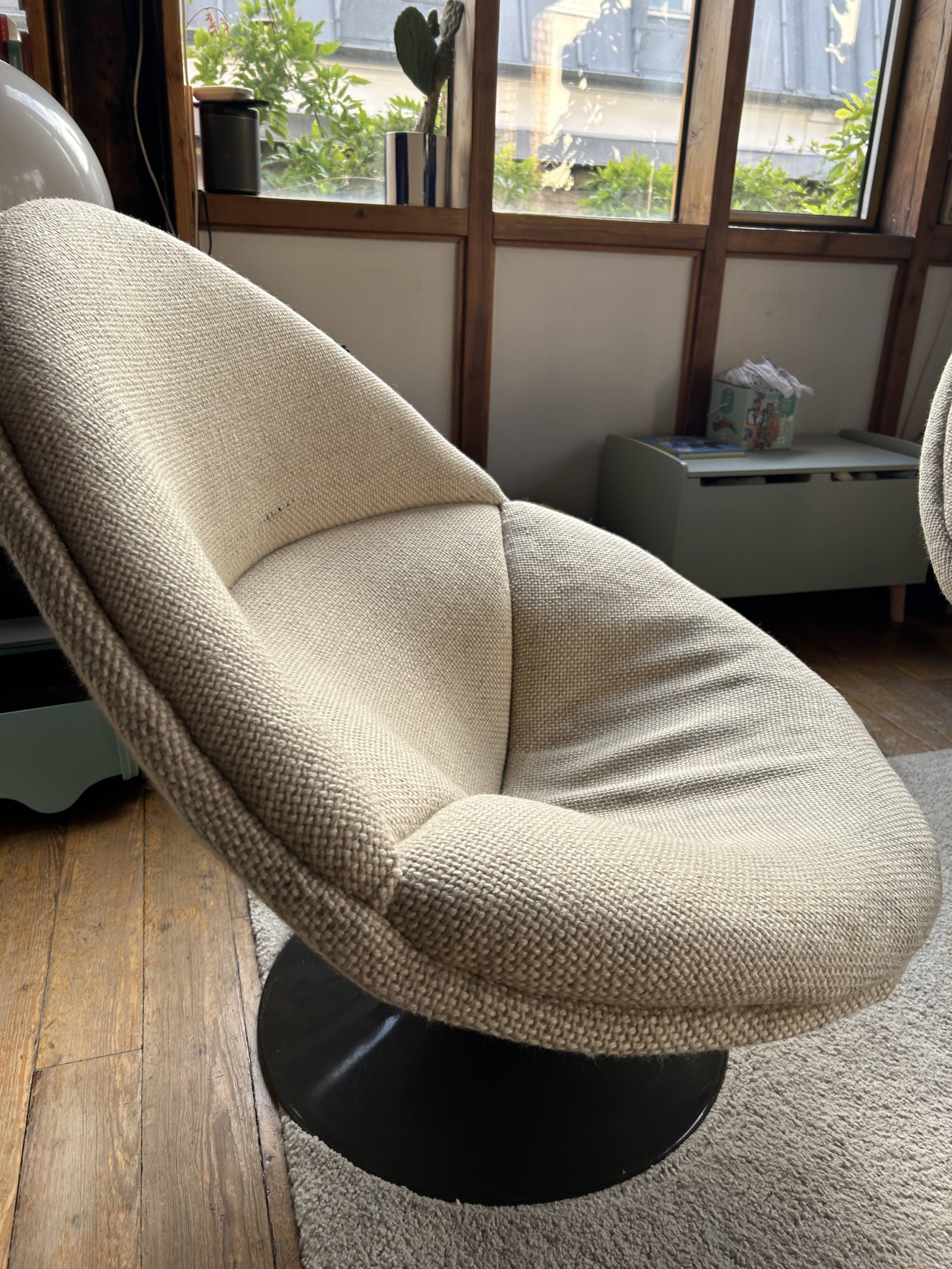 Pierre Paulin F422 Artifort Swivel Globe Armchairs