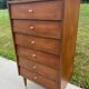Chiffonnier à 6 tiroirs en bois et laiton