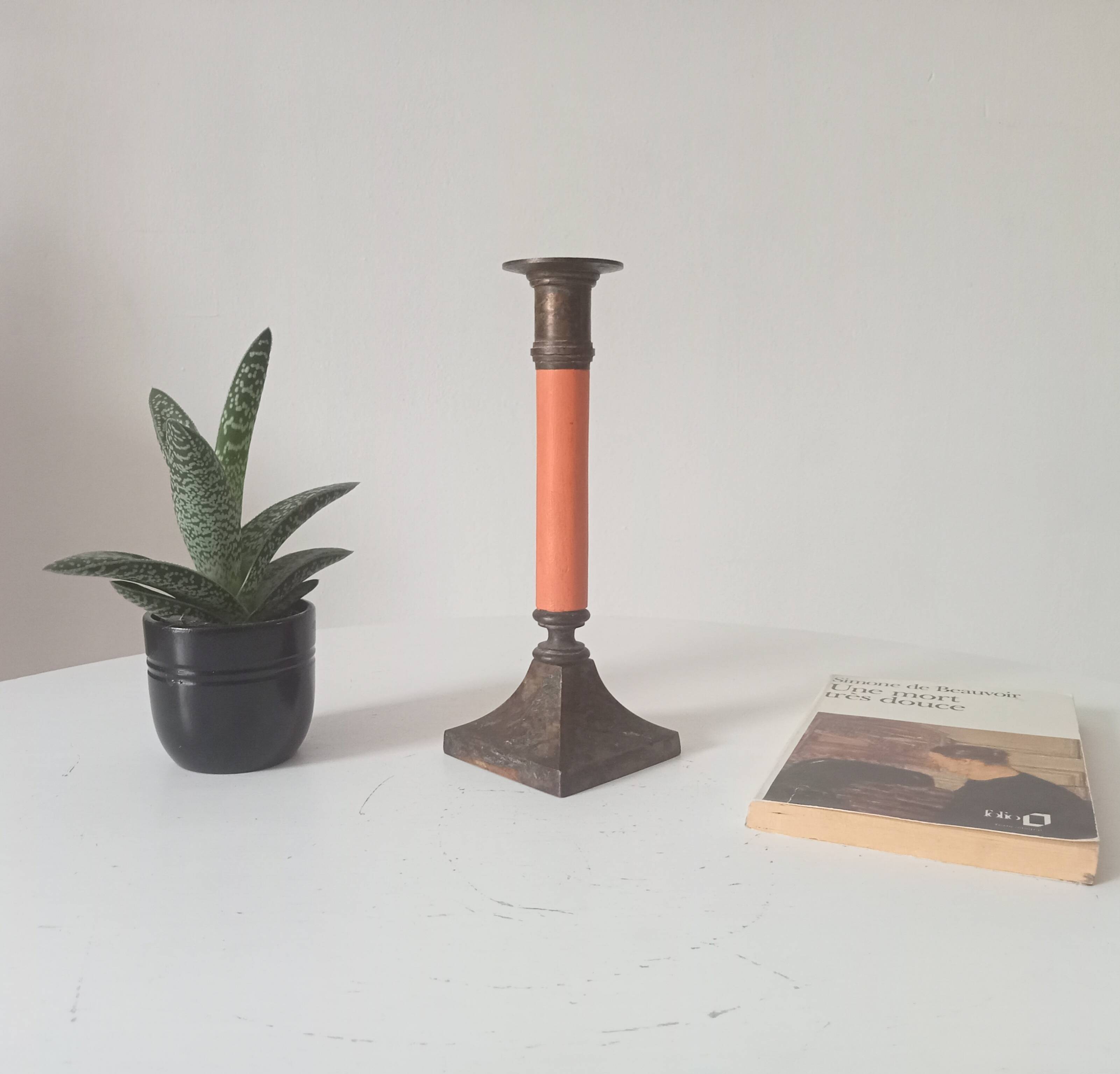 Vintage candlestick in solid gilded brass and orange wood.