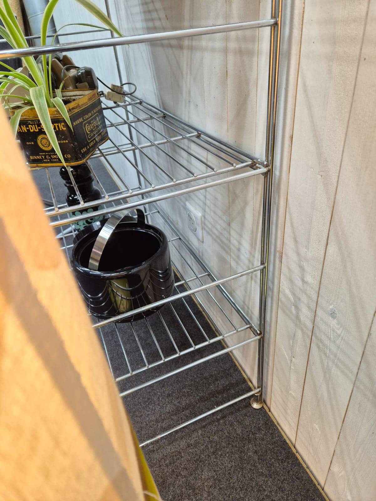 Étagère filaire vintage