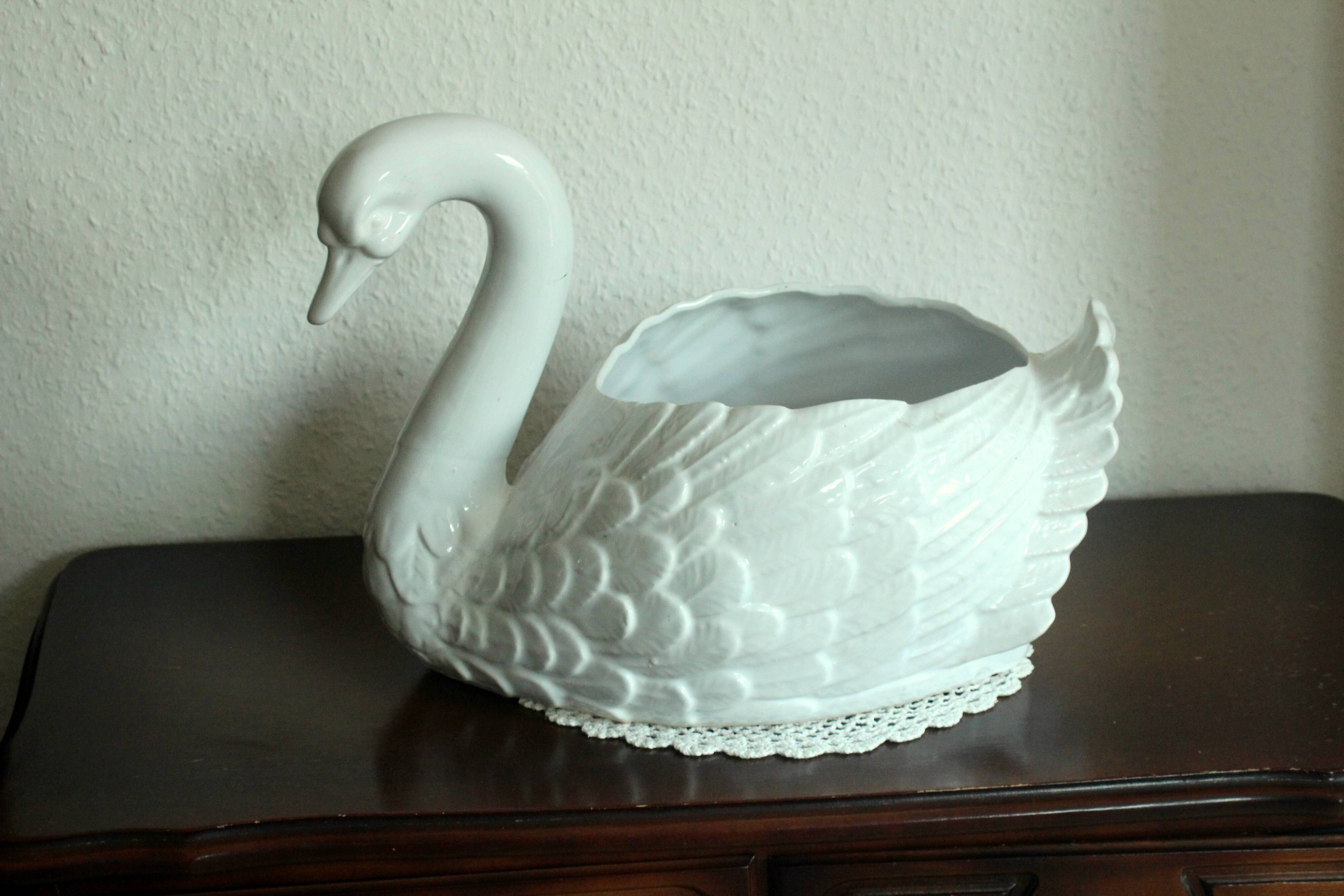XL white ceramic swan planter - Vintage