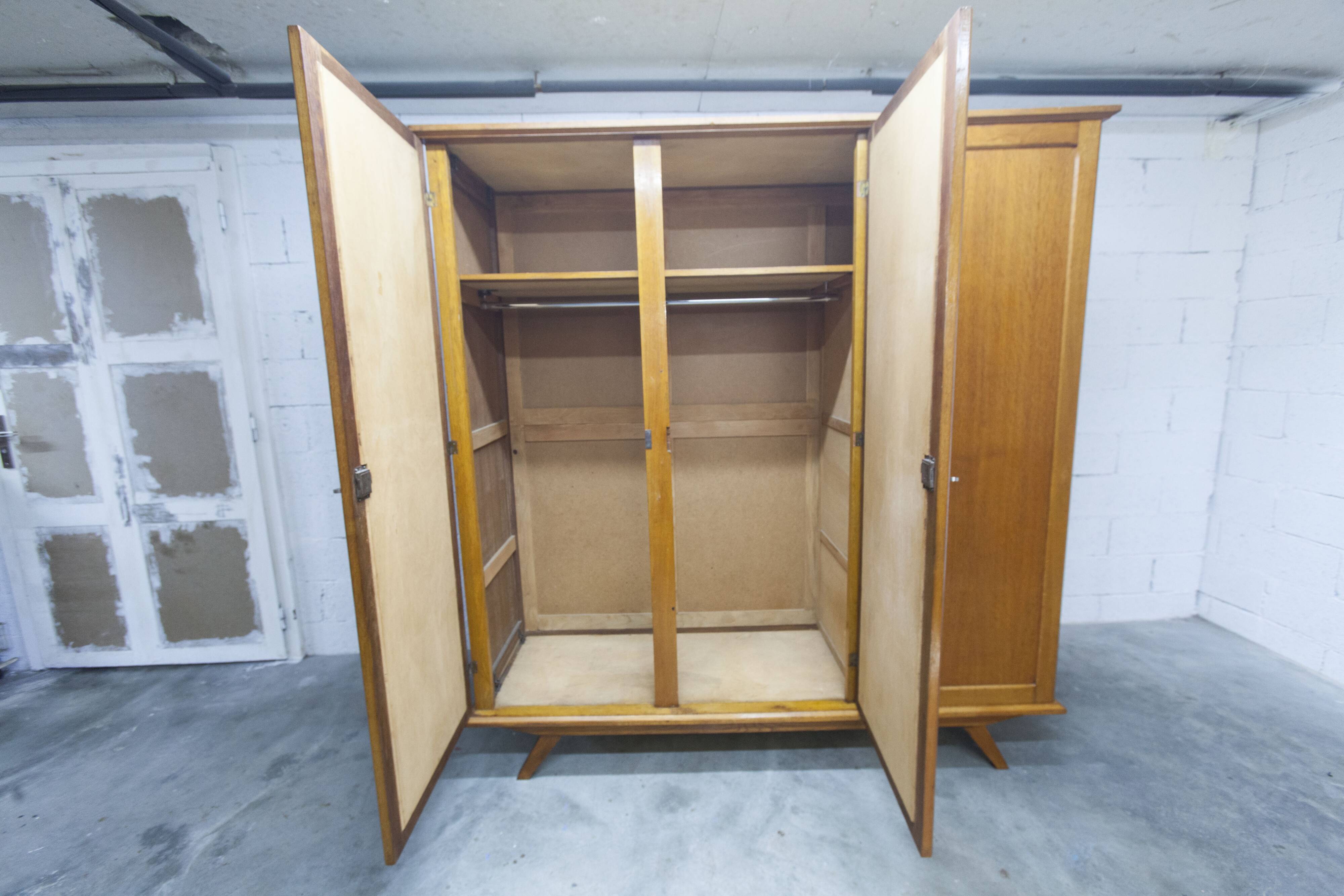 French wardrobe with tapered legs, 3 doors, 120cm hanging rail, new.