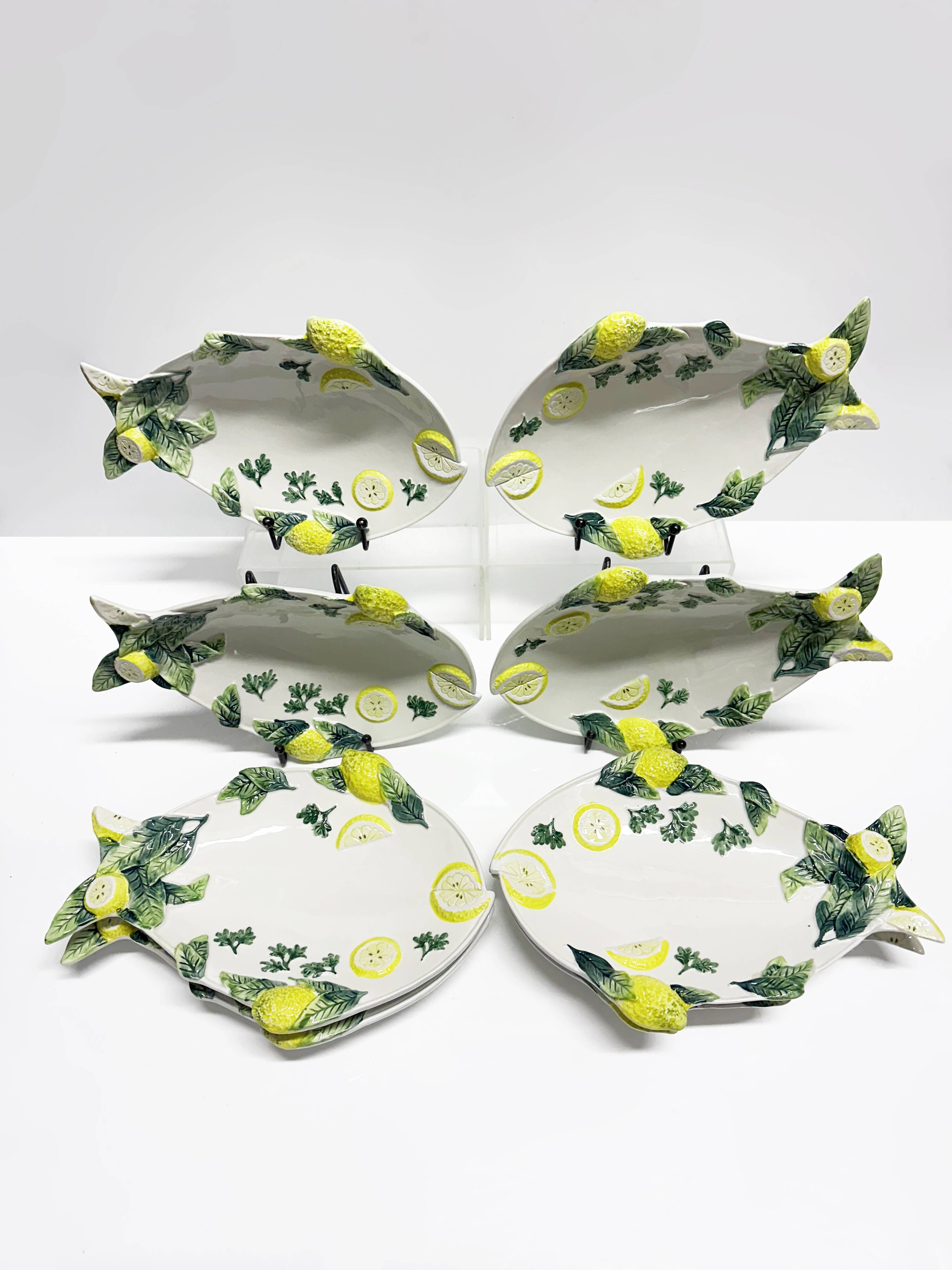 Set of 8 Italian fish plates in Barbotine ceramic.