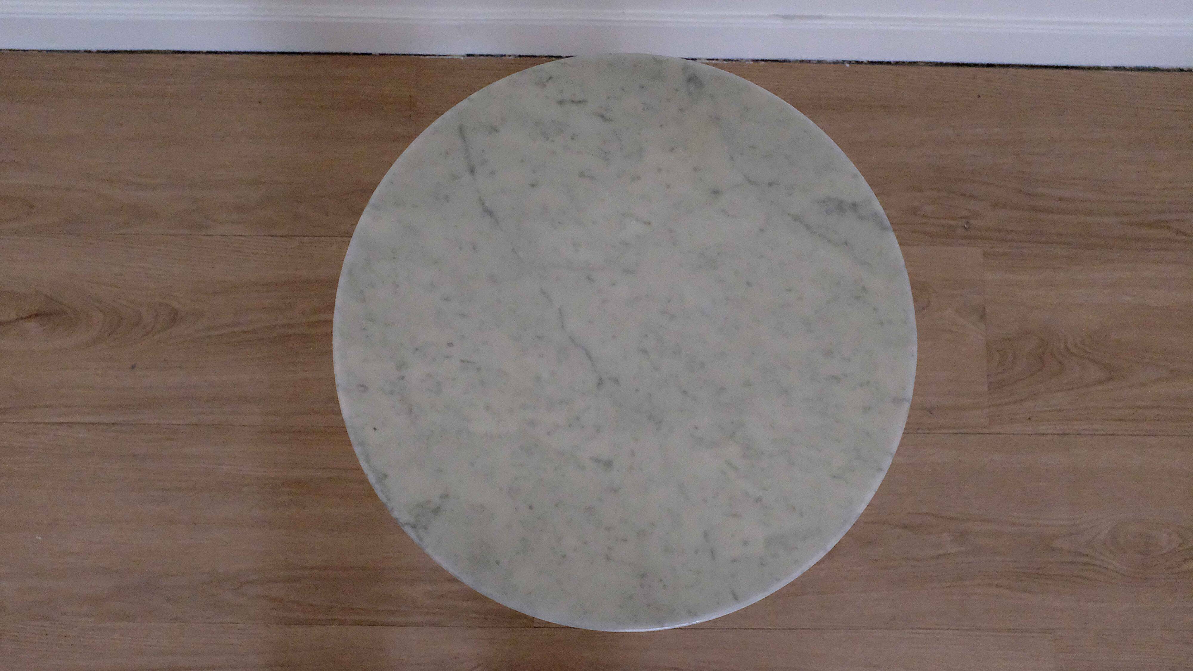 Marble pedestal table by Eero Saarinen for Knoll 1970