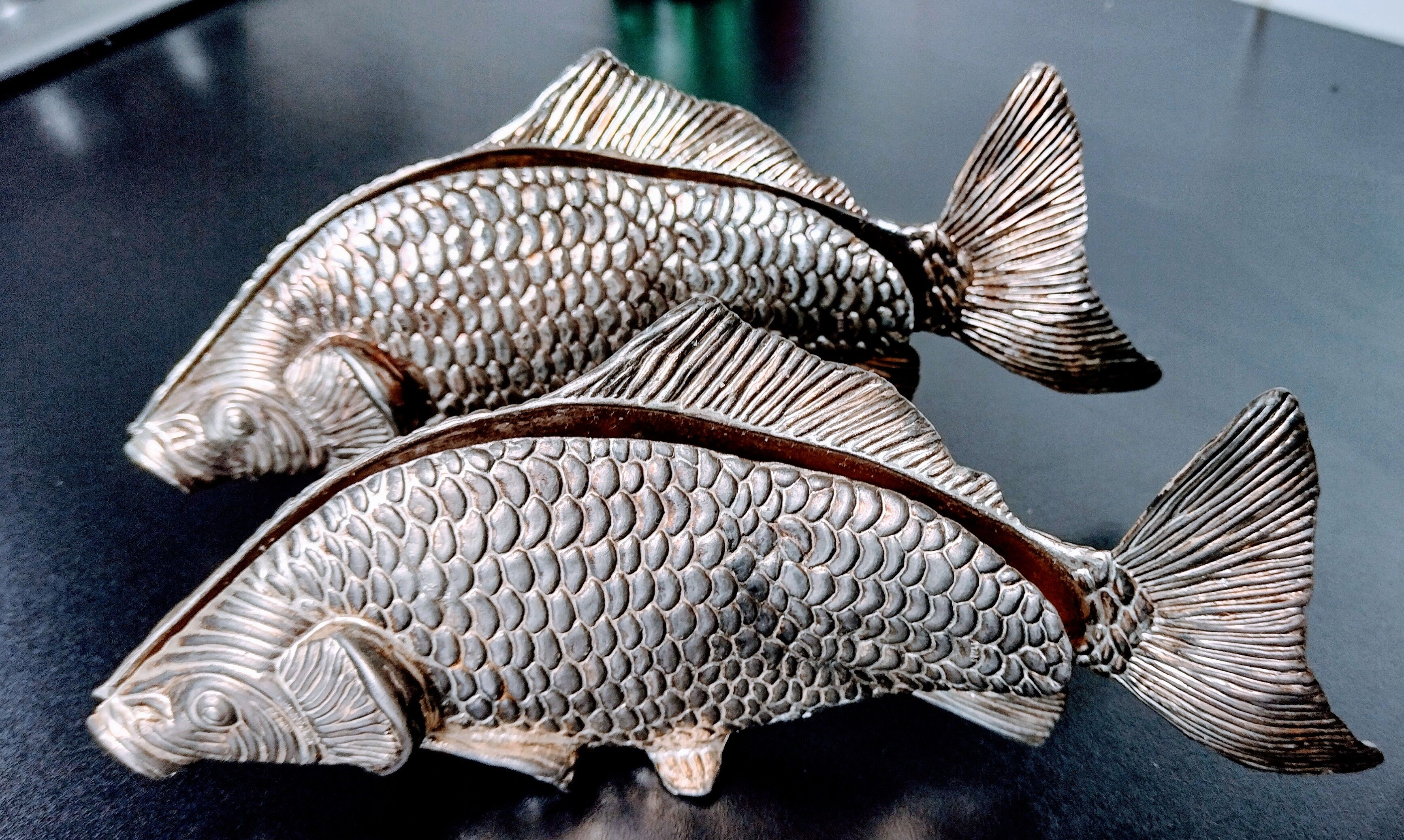 Silver metal fish