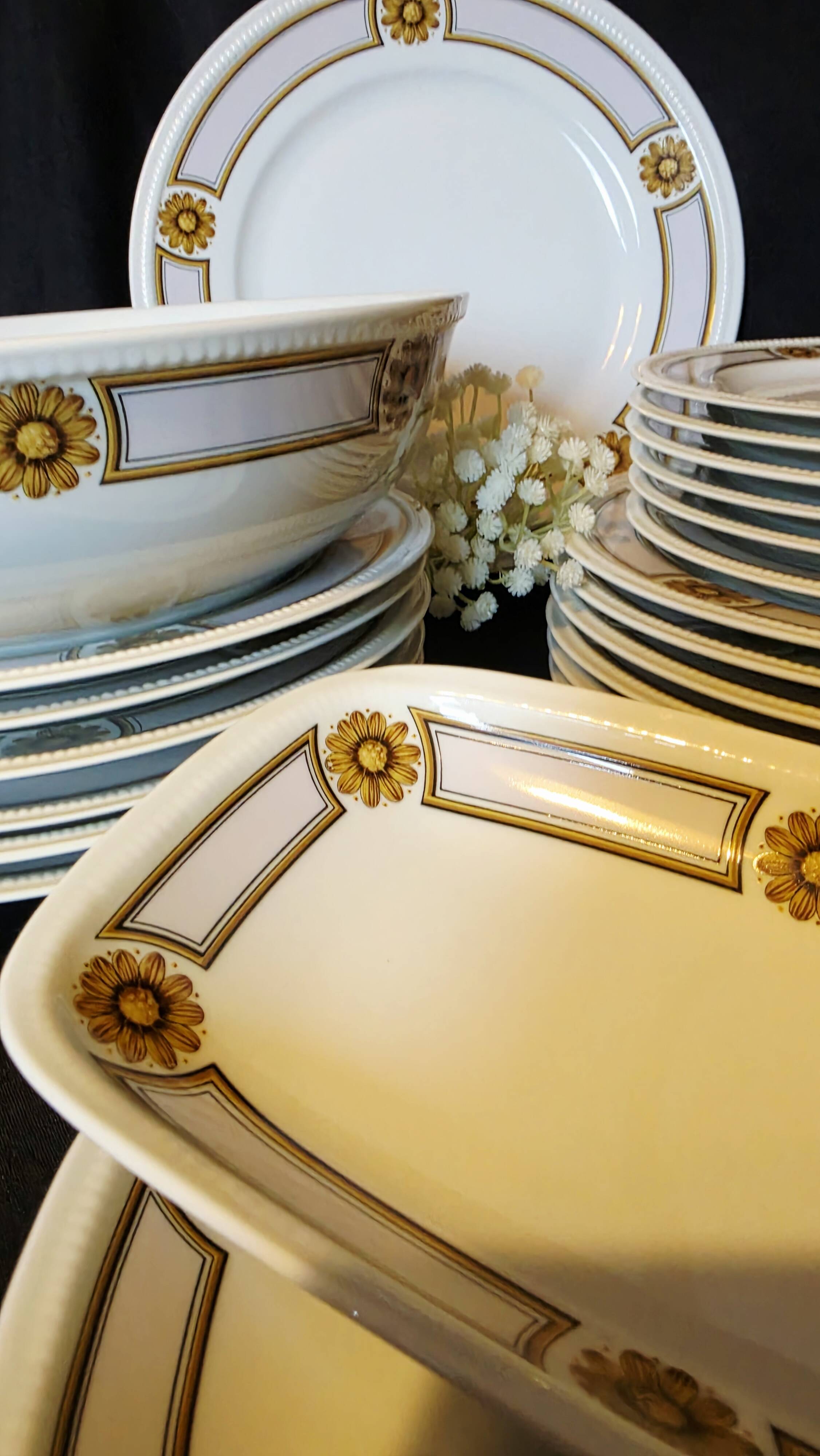 Limoges porcelain table service by Bernardaud, model "Trianon", 2